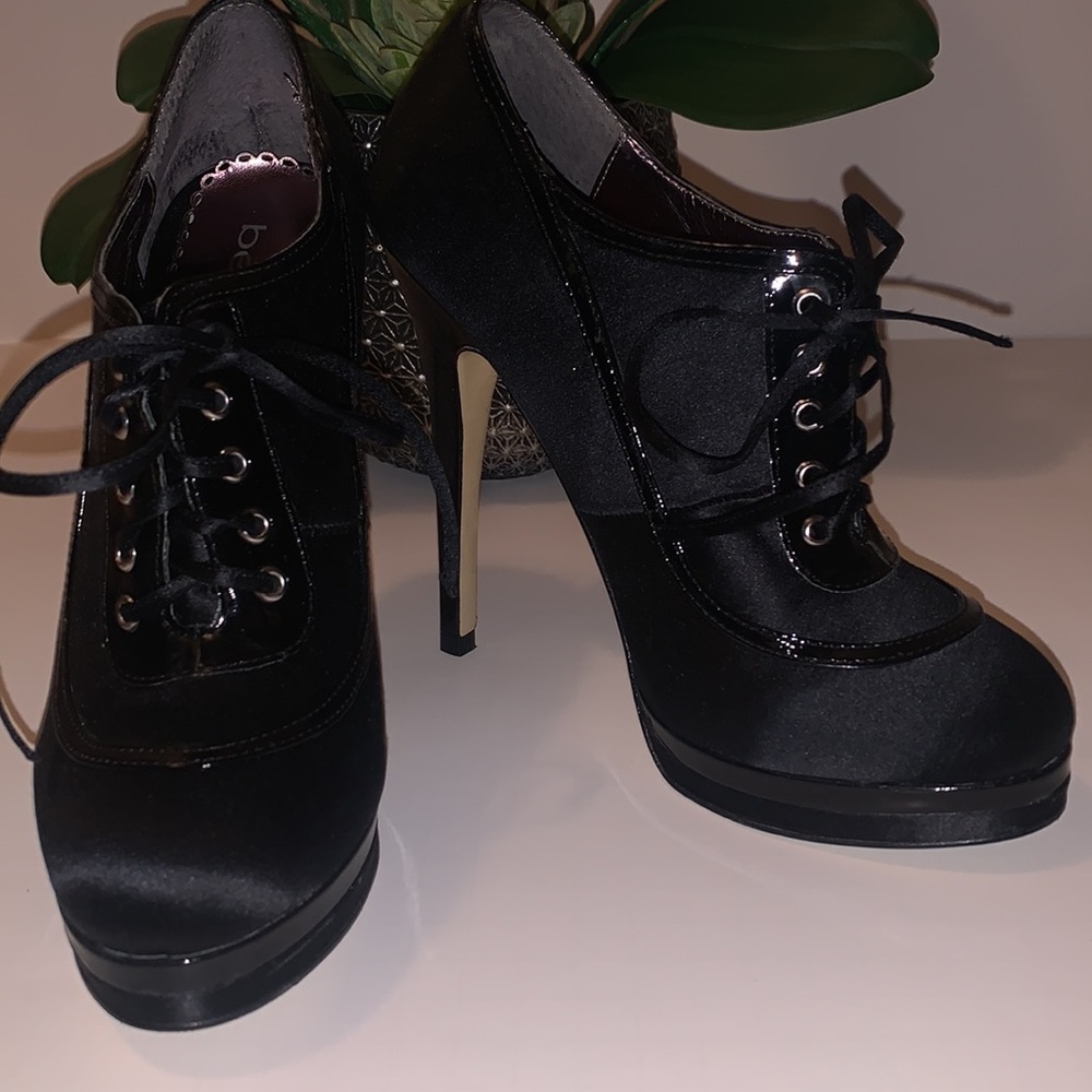 Lace up shoe